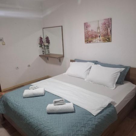 Nesi Apartmenti Приштина Екстер'єр фото